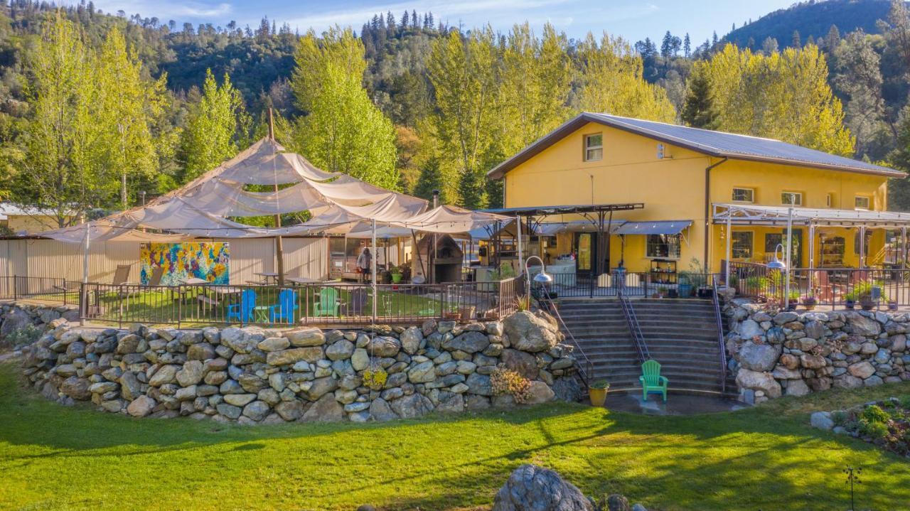 Strawhouse Resorts Big Bar Dış mekan fotoğraf