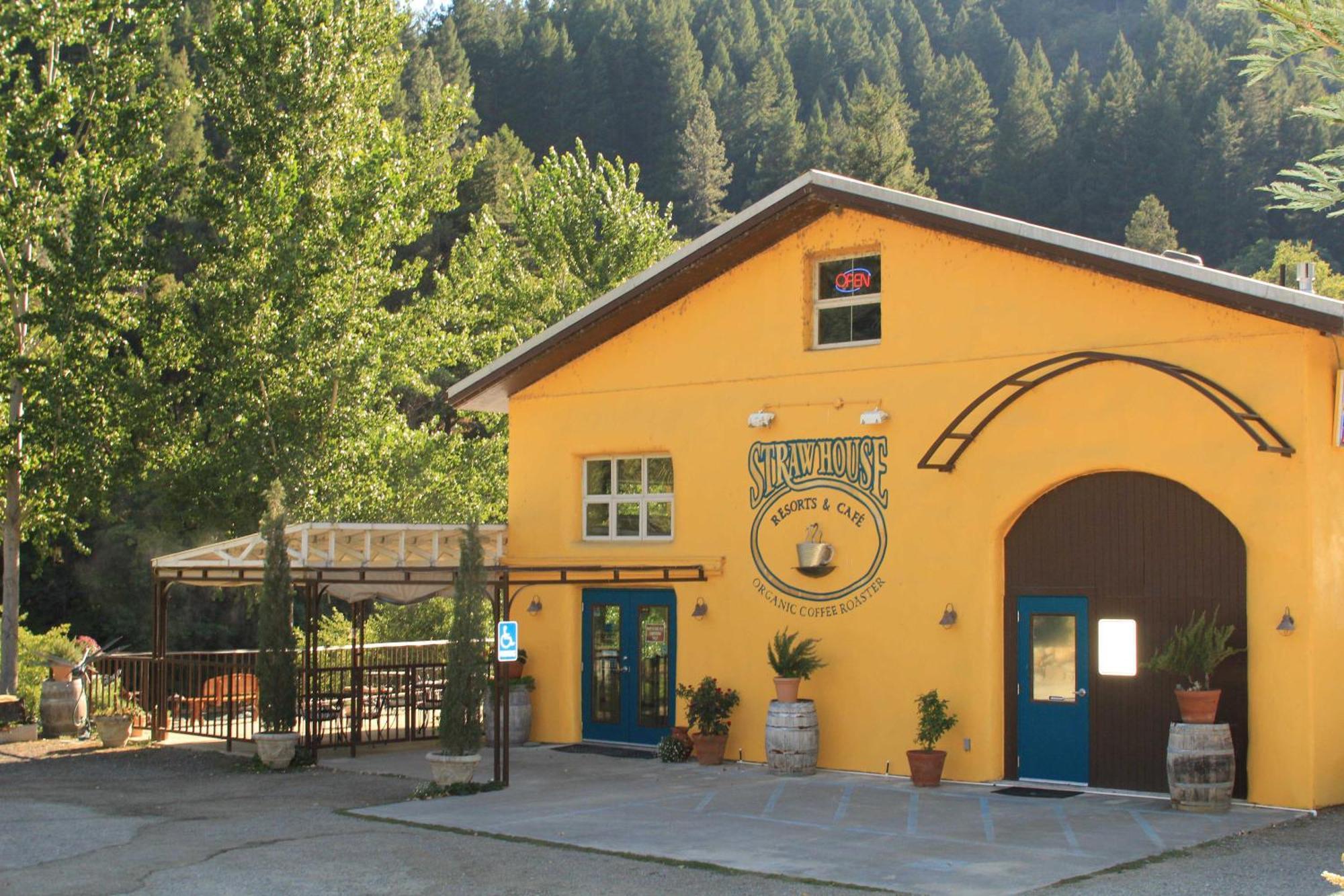 Strawhouse Resorts Big Bar Dış mekan fotoğraf